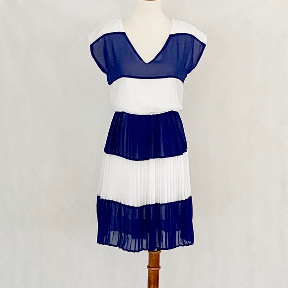 Tommy Girl Wide Striped Chiffon Pleated Dress - Picture 2 of 13